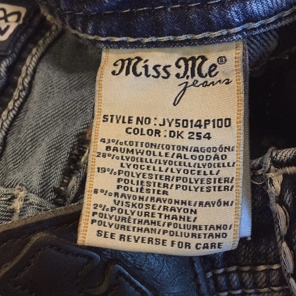 Miss Me Signature Cuffed Capris - Picture 8 of 8